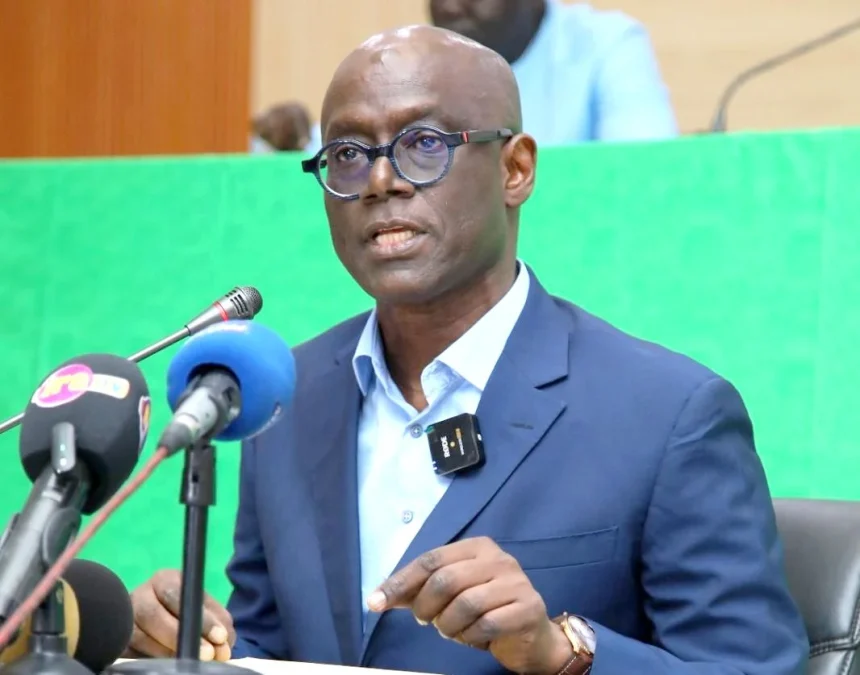 Opacité autour des véhicules des députés : Thierno Alassane Sall exige des éclaircissements