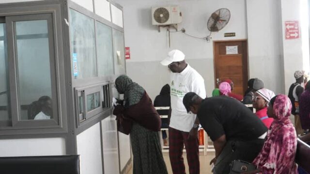 Le centre de santé Guedj de Rufisque, un modèle de réussite de la CSU au Sénégal – Regardez