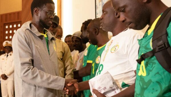 CAN 2025 : Bassirou Diomaye Faye soutient les supporters sénégalais libérés avec 2 millions FCFA et un mouton.