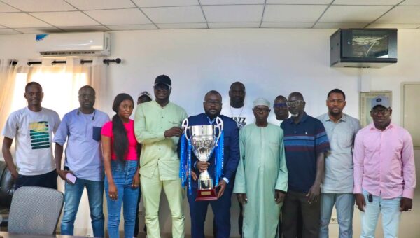 Le Trophée de la Ligue 1 à la DGPU : Bara Diouf et Teungueth FC nouent une alliance stratégique pour conquérir l&rsquo;Afrique