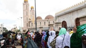 Dernière Minute : En voyant son guide religieux Serigne Babacar Sy Abdou Ndiol Fouta, elle succombe à l’émotion à Tivaouane