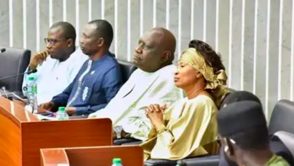 Tension à l&rsquo;Assemblée nationale : Le groupe Takku Wallu Sénégal dénonce une agression contre Abdou Mbow