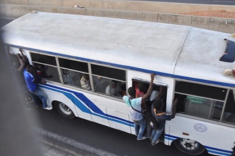 Rufisque : Un passager décède dans un bus Tata, le procureur ordonne une enquête
