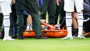 Foot : Emiliano Martinez blessé dans un choc impressionnant