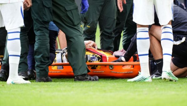 Foot : Emiliano Martinez blessé dans un choc impressionnant