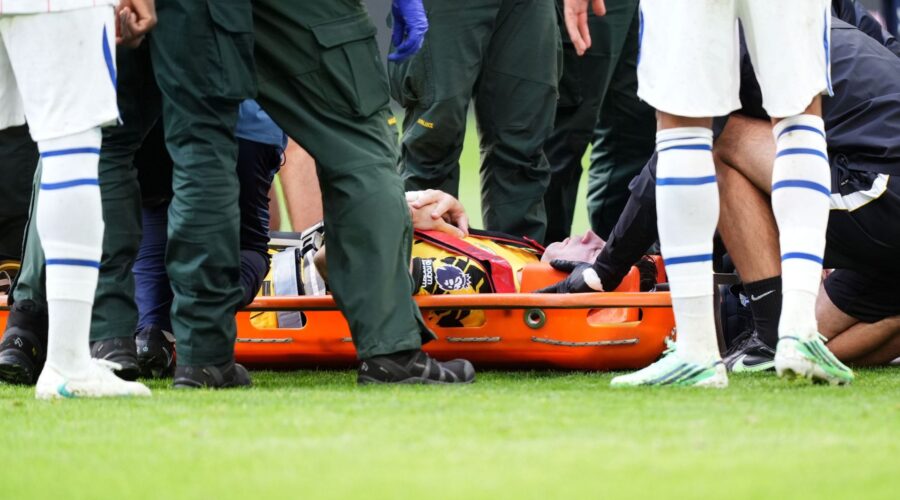 Foot : Emiliano Martinez blessé dans un choc impressionnant