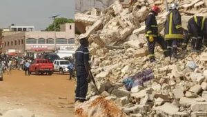 Urgent à Thiès : effondrement d’un immeuble R+5 près de Brioche Dorée, des personnes coincées (vidéo)